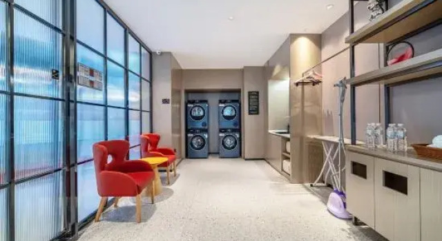 Guzhen Romantic Journey Hotel (Touzhi Building)