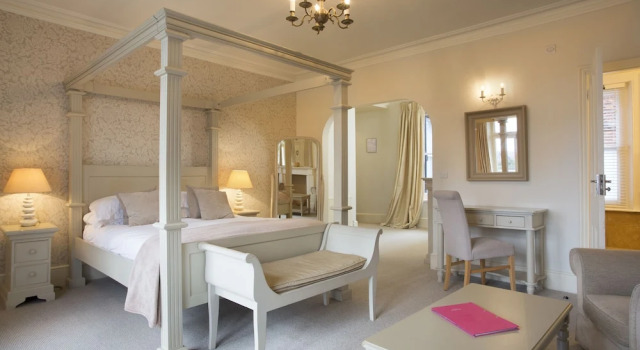 Номер Luxury The Bell Hotel