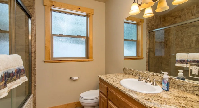 West Shore 7181 Home - 3 Br home by RedAwning, Забронировать Дом для отпуска Коттеджи Хоумвуд, Коттедж