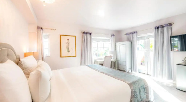 Полулюкс Secret Garden Miami Beach