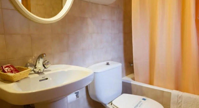 Трёхместный номер Standard Hostal Aiguamog