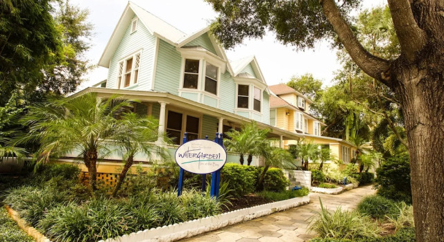 Watergarden Inn at the Bay, Rezerwuj Hotel Hotele w Pinellas County z basenem, Basen