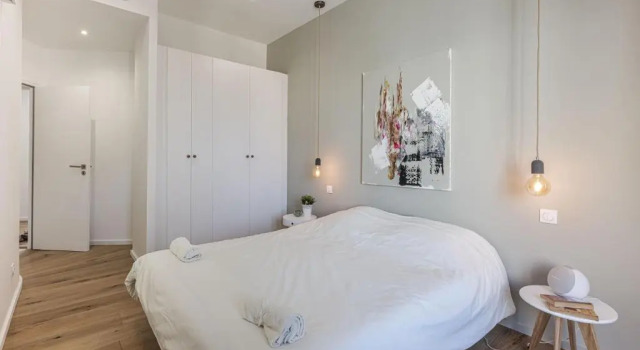 Bord de mer, magnifique appartement de 150m2 avec jardin, Забронировать Апартаменты/квартира Ла-Корниш 