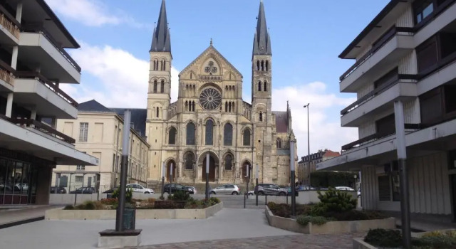 BedinReims "blue bottle" free parking and wifi free ideal 5 à 9 Adultes, Rezerwuj Apartament Reims Champagne