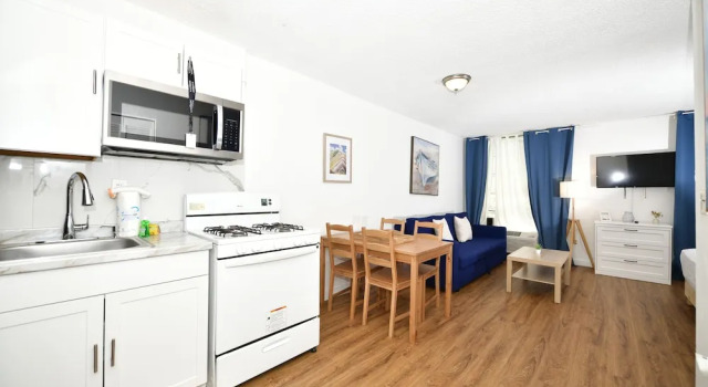 Студия Comfort Art Deco Ocean Walk Apartments
