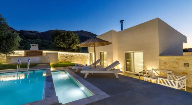 Villa Heated Private Pool & BBQ by ILIOS Georgioupoli, Забронировать Вилла Отели Георгиуполиса с парковкой, Парковка
