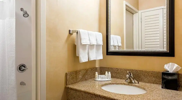 Люкс Courtyard St. Louis Creve Coeur