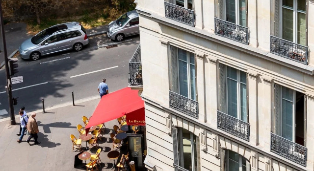 Balcony Bliss steps from the Bois de Boulogne, Забронировать Отель Париж Иль-де-Франс, рядом с Мирабо