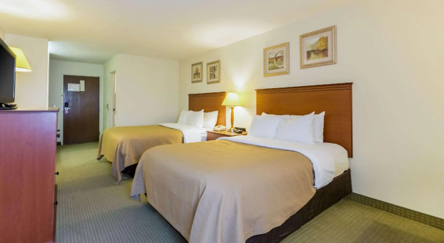 Четырёхместный номер Standard Baymont by Wyndham Omaha SW