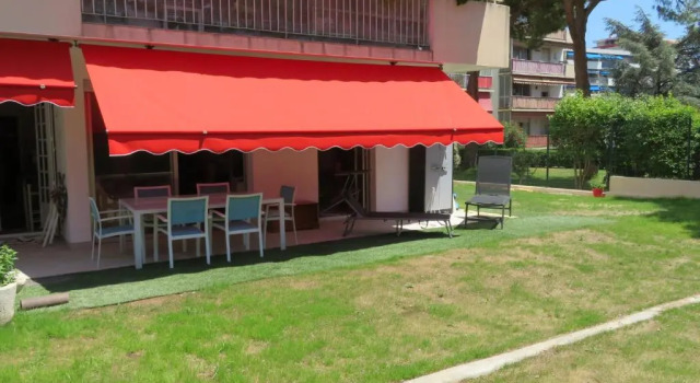 Апартаменты Superbe Rez de Jardin Dans Residence Au Calme