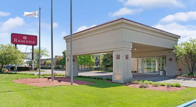 Ramada by Wyndham Waukegan/Great Lakes, Забронировать Отель Отели Иллинойс 3 звезды, 3*