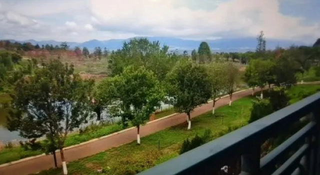 Люкс с видом на сад Fuxian Lake French Romantic Seaview Apartment