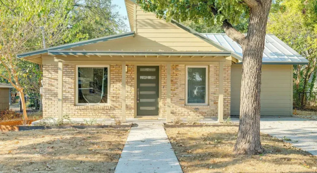 Коттедж 4 Mi to UT Austin: Bright & Modern Family Home