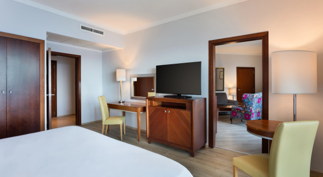 Radisson Blu Resort, Malta St. Julians, Забронировать Отель Отели Сент-Джулианс 5 звезд, 5*