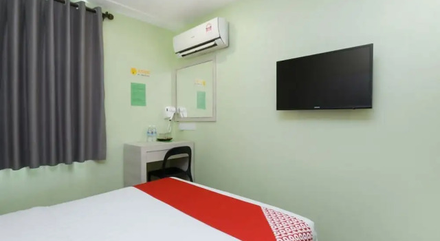 Oyo 43990 Sunshine Inn, Rezerwuj Hotel Hotele w Sarawak z parkingiem, Parking