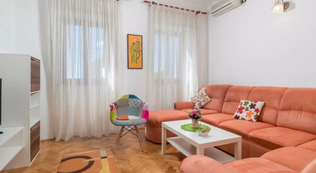 Petra (CKV250), Boek Hotel Dramalj Kroatië