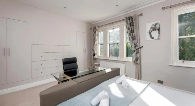 Modern Townhouse Steps from Bath’s City Centre