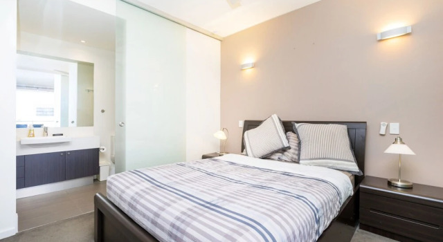 Executive Studio Inner City Apartment, Забронировать Апартаменты/квартира Отели Перта с парковкой, рядом с Военный мемориал Kings Park, Парковка