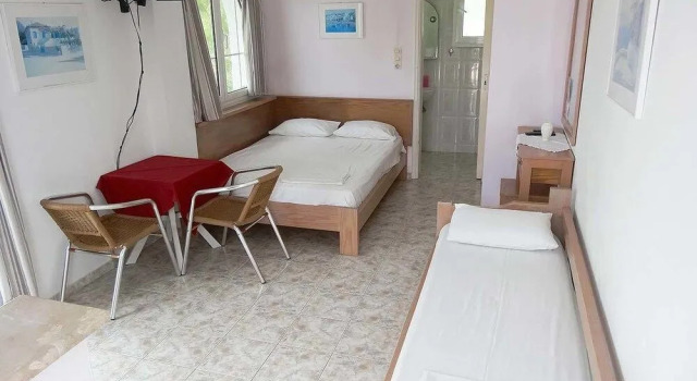 Chroma Studios, Book Hotel Oreoí Evia