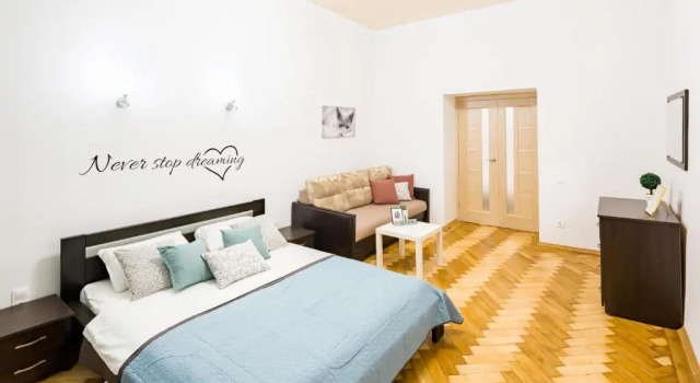 Bright and cozy apart with balcony, Забронировать Отель Отели Львова с парковкой, рядом с Львовская галерея Зелена канапа, Парковка