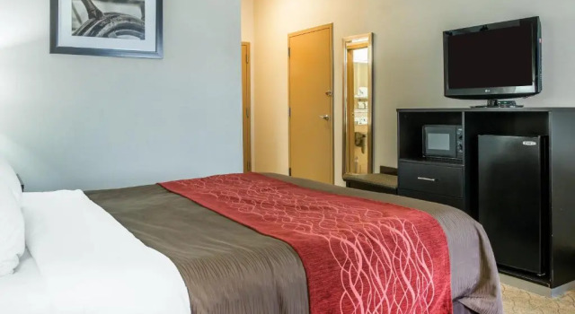 Номер Standard Comfort Inn & Suites Maumee - Toledo I80-90