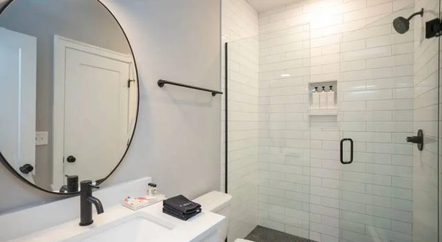 Коттедж Ryman by Avantstay Centrally Located Townhouse w/ Stylish Interior & Porch Swings!