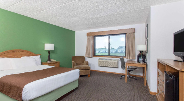 Двухместный номер Standard AmericInn by Wyndham Eau Claire