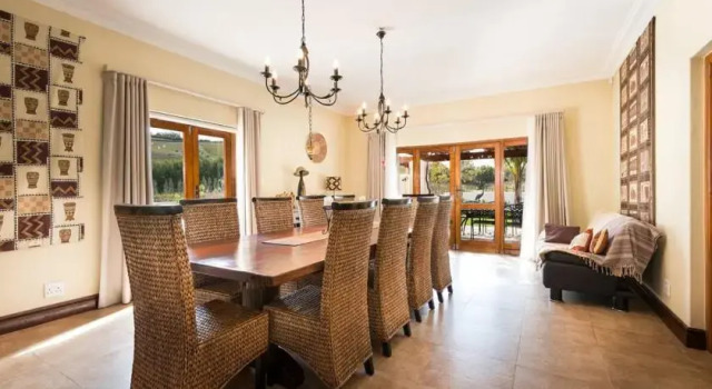 Villa Westhof Accommodation, Забронировать Вилла Стелленбос Парл, рядом с Dorpstraat Restaurant Teater