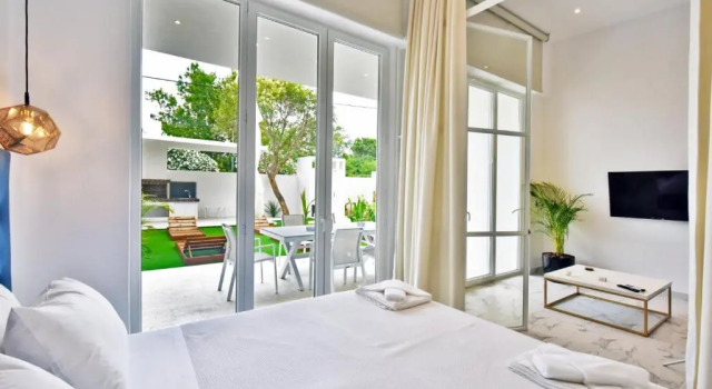 4 Elements Seaside Luxury Suites by TravelPro Services Nea Moudania Halkidiki