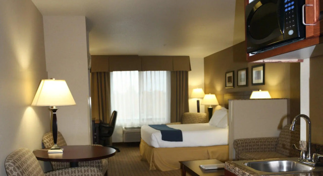 Двухместный люкс Holiday Inn Express Hotel & Suites Vancouver Mall-Portland Area by IHG