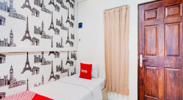 Номер Standard OYO Life 90606 Glass House Citraland Syariah