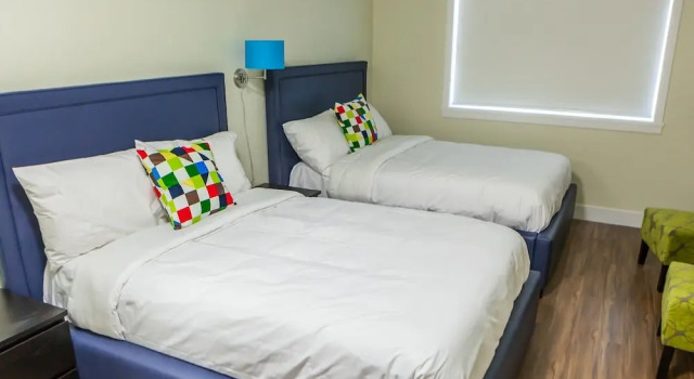 Четырёхместный номер Deluxe Queens Hotel