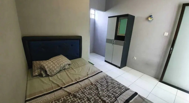 Naz Guesthouse Syariah by RedDoorz
