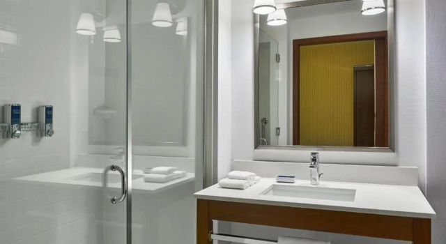 Четырёхместный номер Standard Four Points by Sheraton Fargo Medical Center