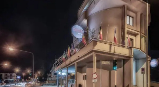 Кровать в общем номере Hotel Delta