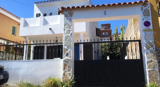 House with 3 Bedrooms in San Cristóbal de la Laguna, with Furnished Garden And Wifi - 13 Km From the Beach, Забронировать Отель Сан-Кристобаль-де-Ла-Лагуна Тенерифе