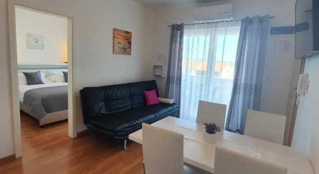 Апартаменты с 2 комнатами с видом на море Apartments Marti