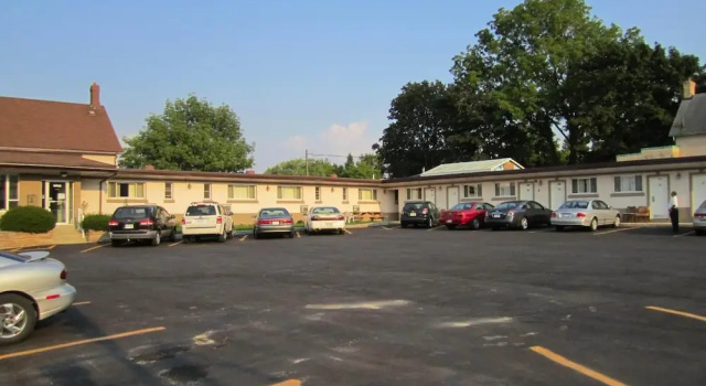 Canadiana Motel