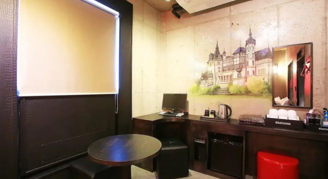 Yeongdeungpo Chateau Hotel