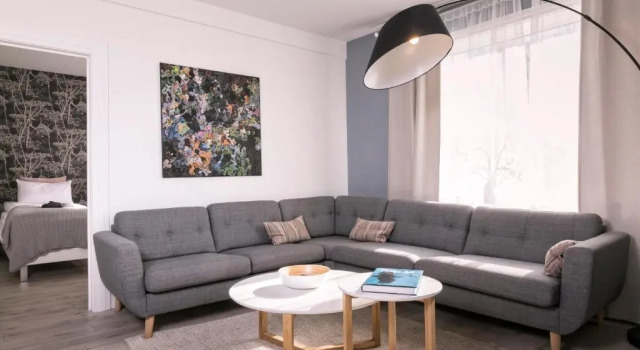 Апартаменты с 3 комнатами Theater Row Apartments