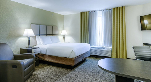 Люкс Candlewood Suites Lakeville I-35 by IHG