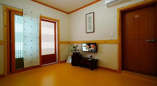 Трёхместный номер Standard с видом на сад Beautiful House Hanok Stay