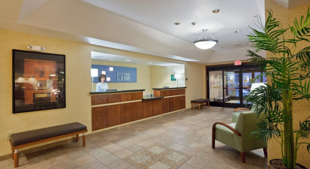 Holiday Inn Express Kansas City - at the Legends, Забронировать Отель Канзас-Сити Канзас, рядом с Saint Luke's Community Hospital - Legends