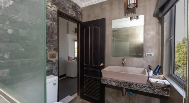 Двухместный номер Deluxe с балконом и с видом на бассейн The Five Senses Boutique Hotel