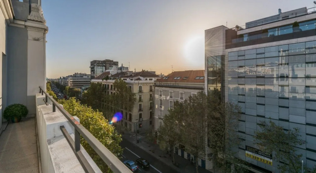 2 bedrooms Golden Mile barrio Salamanca ( Serrano I ), Забронировать Отель Отели Мадрида с парковкой, рядом с Церковь Святого Иоанна Креста, Парковка