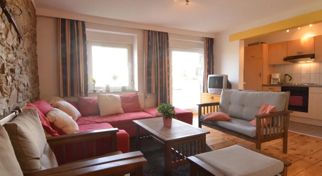 Holiday Home in Heppenbach With Garden, Rezervasyon Tatil Evi Amel Liege