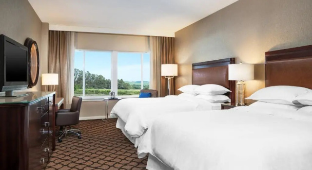 Четырёхместный номер Standard с видом на сад Sheraton Sonoma Wine Country Petaluma