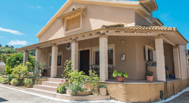 Famous Villa Corfu by CorfuEscapes, Забронировать Вилла Отели периферии Ионических островов с парковкой, Парковка