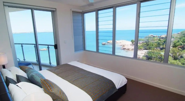 Апартаменты Coral Cove Apartments - Absolute Beachfront Resort Bowen