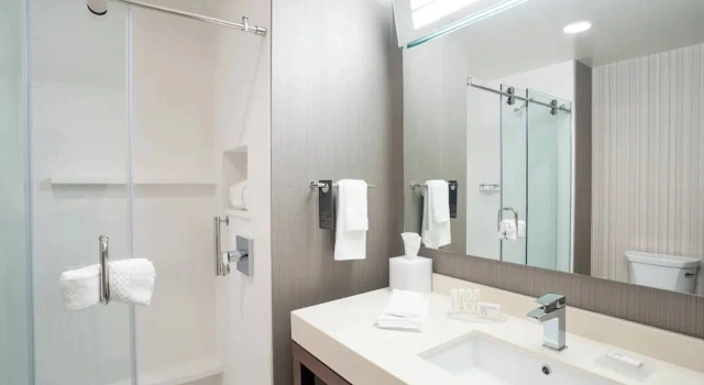 Четырёхместный люкс c 1 комнатой Courtyard by Marriott Charleston-North Charleston
